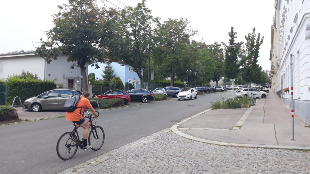 Grinzinger Straße (CC) Radeln in Döbling